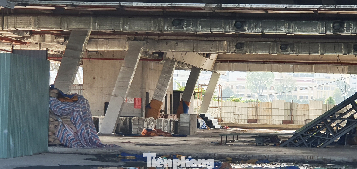 Cận cảnh tòa nhà triển lãm 800 tỷ xây dựng dang dở ở Thủ Thiêm ảnh 7