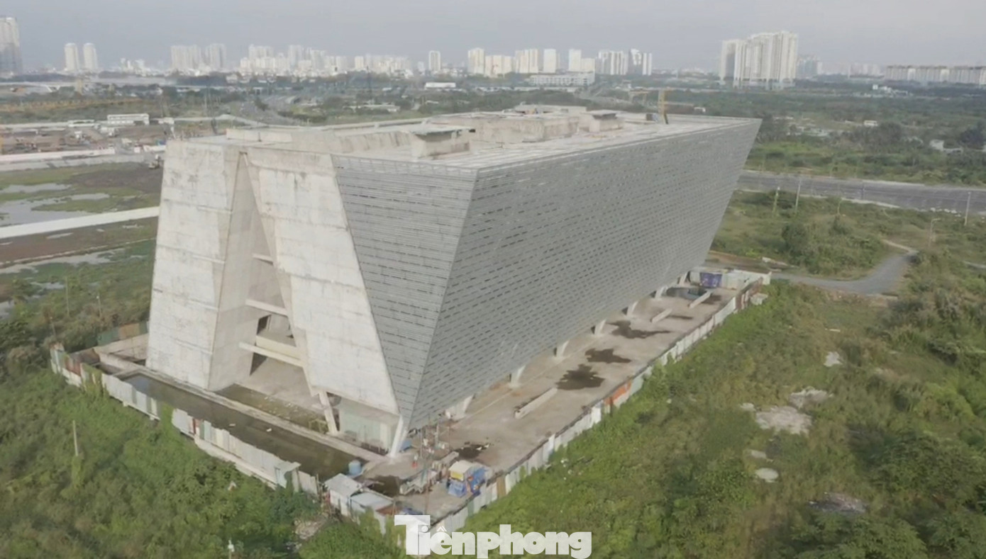 Cận cảnh tòa nhà triển lãm 800 tỷ xây dựng dang dở ở Thủ Thiêm ảnh 14