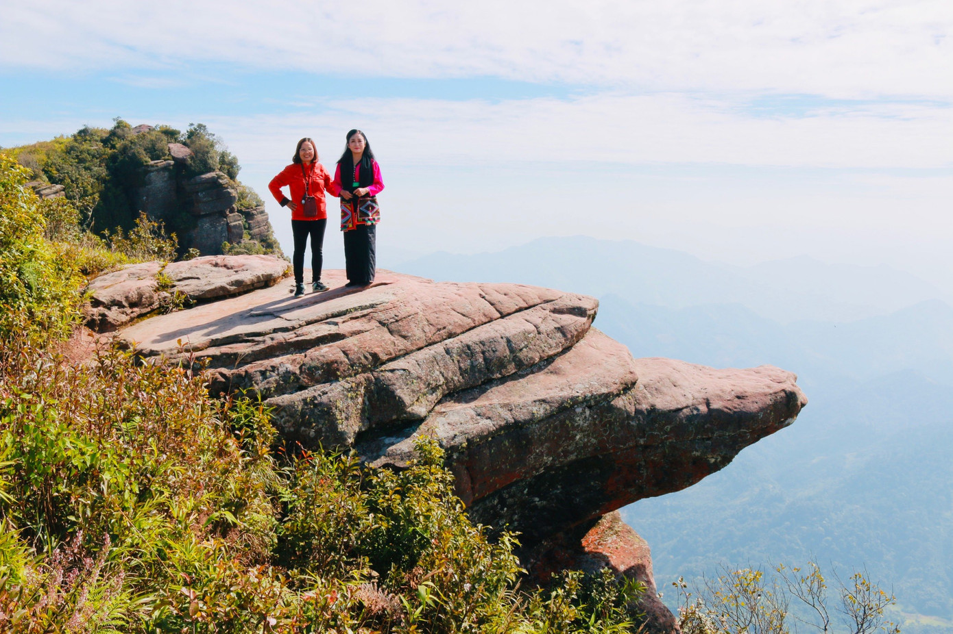 NSND Vi Hoa lên đỉnh Pha Luông làm phim giã từ đời lính ảnh 2