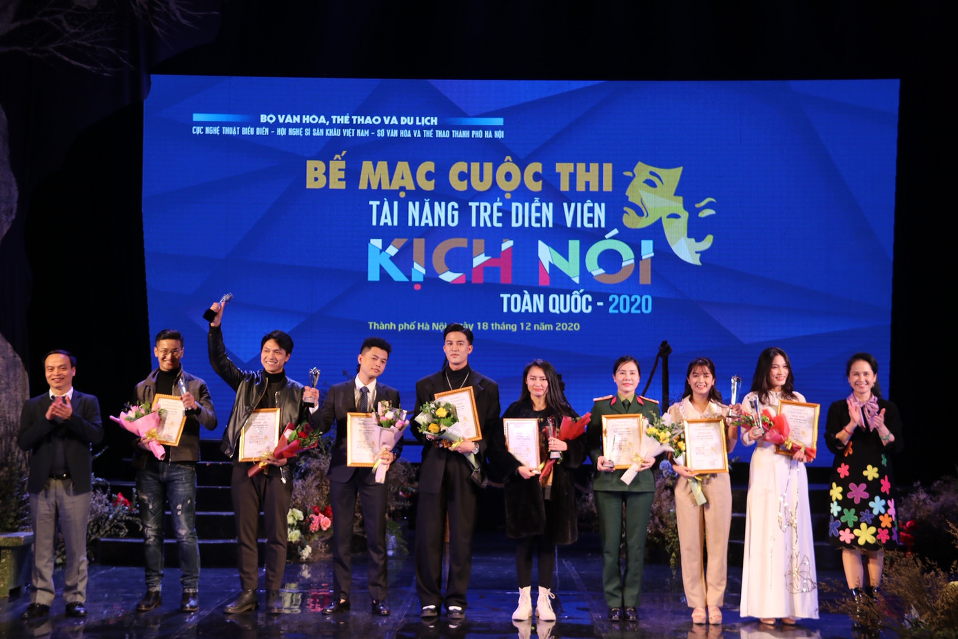 Việt Hoa ‘Cô gái nhà người ta’, Lê Lộc trong số 9 diễn viên trẻ giành giải Vàng ảnh 2