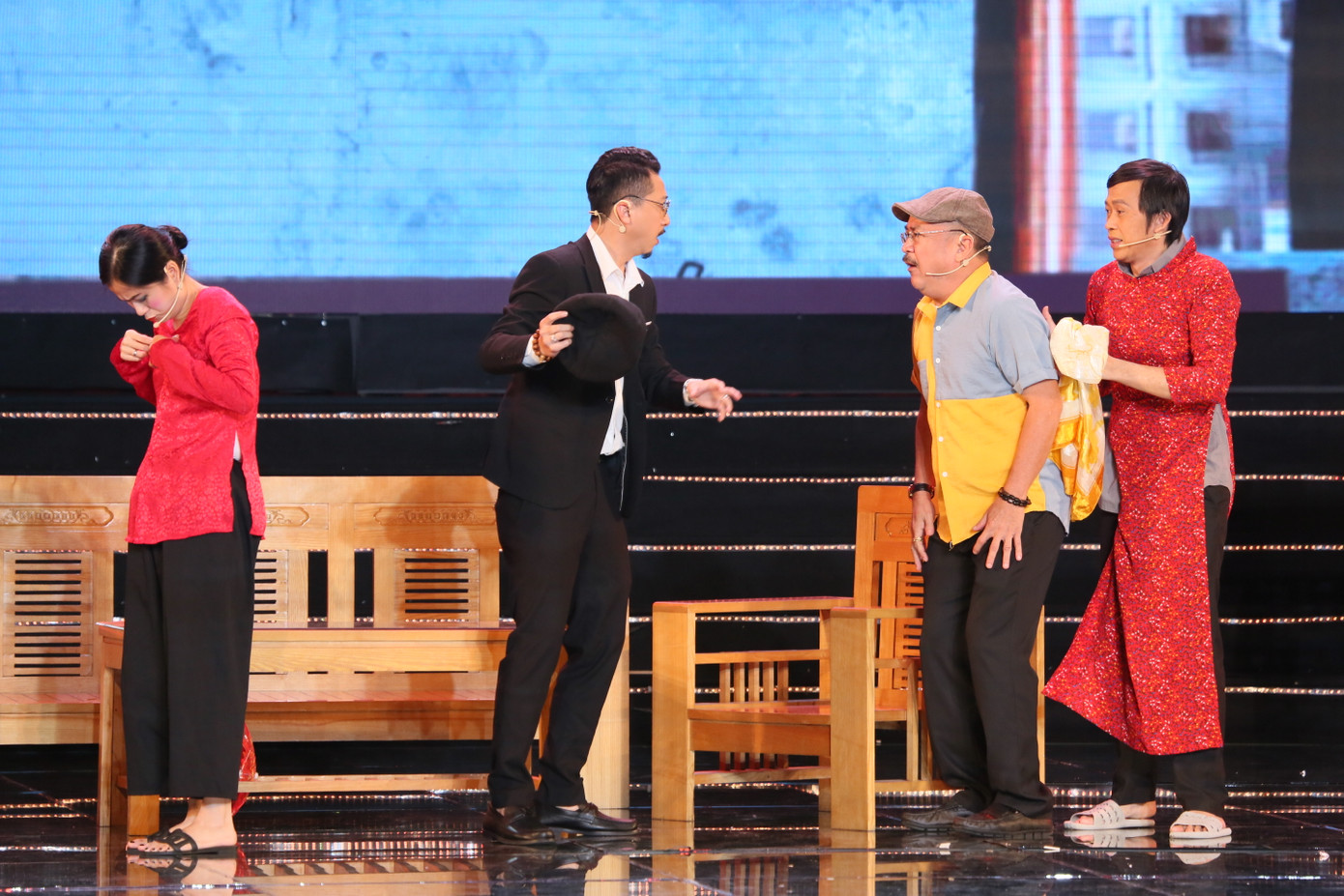 Hoài Linh rưng rưng nhớ Chí Tài, cảm ơn người nhận lời diễn cùng anh thay nam danh hài ảnh 1