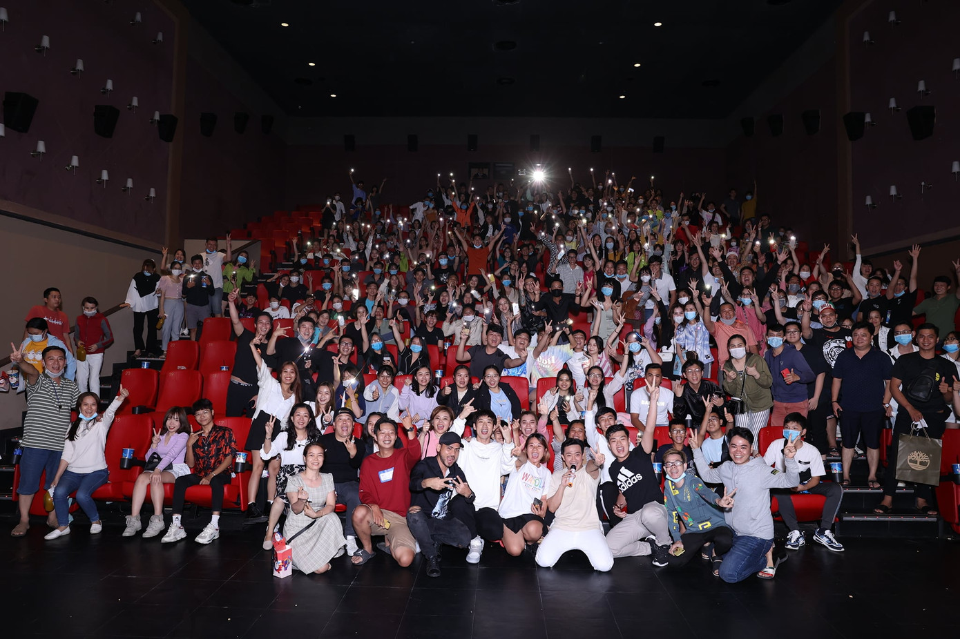 Sau 6 tiếng công chiếu sớm, “Bố Già” lập thành tích khủng chỉ sau “Avengers: Endgame“ ảnh 2