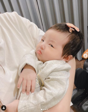 “Thế lực nhí” của V-Biz bất ngờ chiếm sóng hơn cả bố mẹ trên mạng xã hội ảnh 2