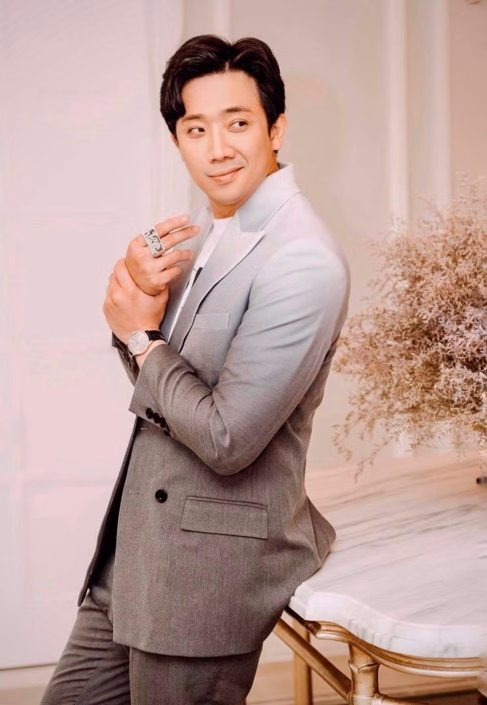 Trấn Thành gây tranh cãi khi kêu gọi khán giả ra rạp xem phim cũ “Cua Lại Vợ Bầu” dịp Tết ảnh 4