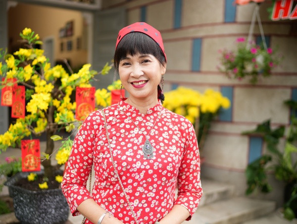 NSND Lan Hương lần đầu Nam tiến cho tuyến nhân vật với màu sắc hoàn toàn mới trong phim Tết lần này. NSND Lan Hương - Jun Phạm cùng góp mặt trong “Số Độc Đắc”, đại náo phim Tết Tân Sửu ảnh 2