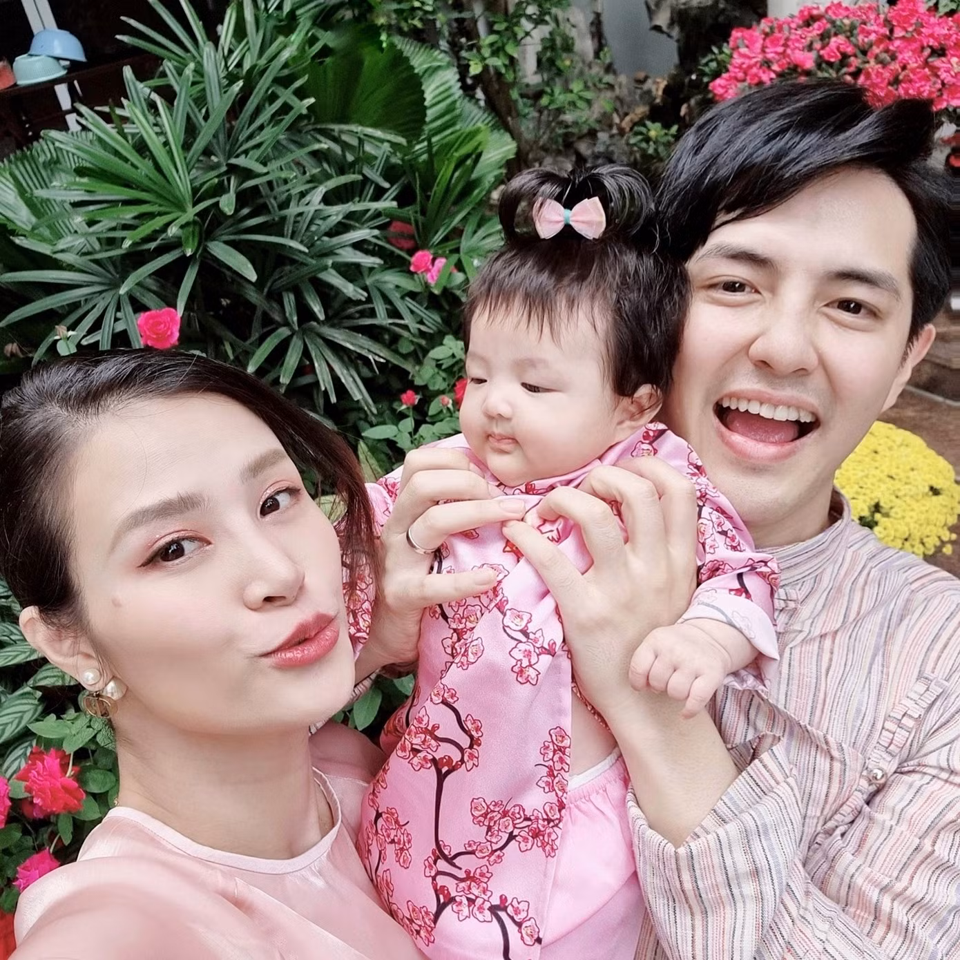 “Thế lực nhí” của V-Biz bất ngờ chiếm sóng hơn cả bố mẹ trên mạng xã hội ảnh 4
