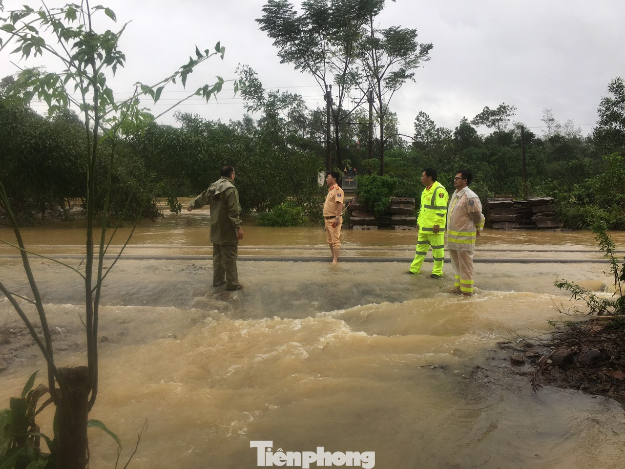 Đường sắt Bắc Nam thông trở lại sau sự cố trật bánh, đứt toa ở Quảng Trị ảnh 6
