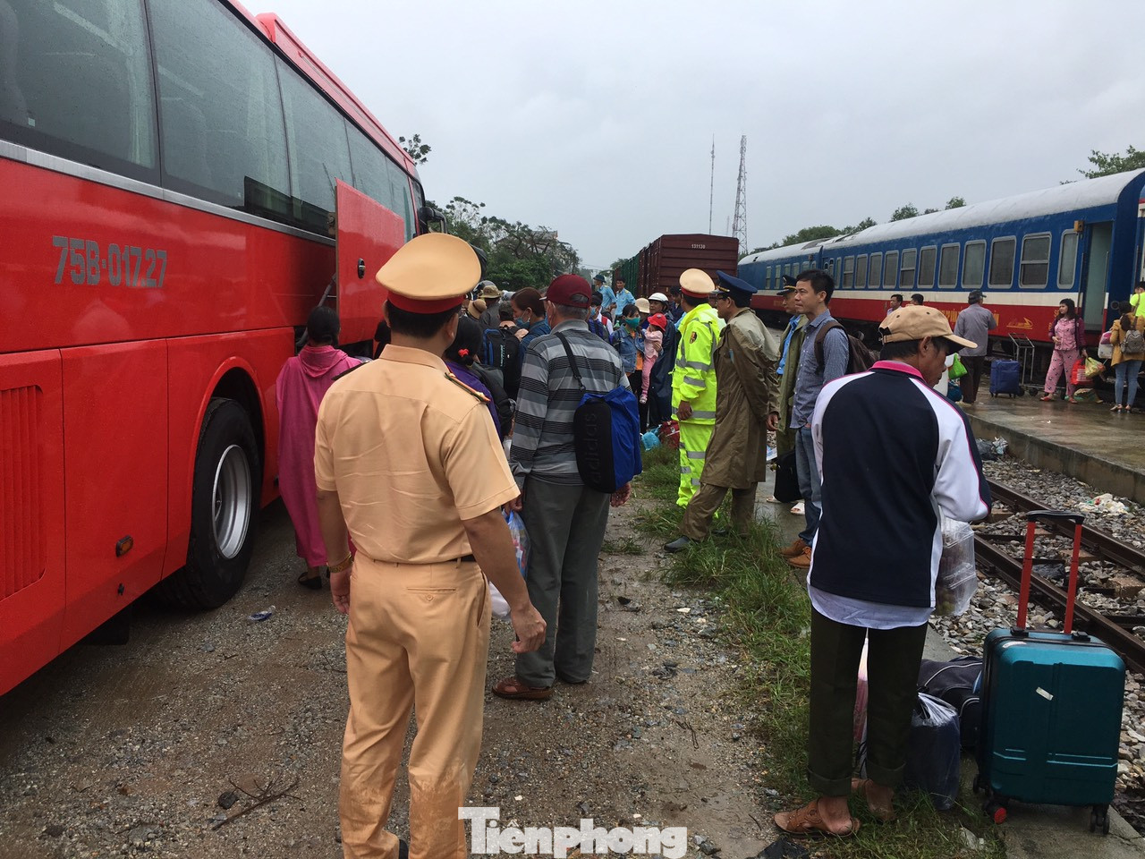 Đường sắt Bắc Nam thông trở lại sau sự cố trật bánh, đứt toa ở Quảng Trị ảnh 5