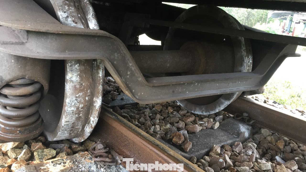 Đường sắt Bắc Nam thông trở lại sau sự cố trật bánh, đứt toa ở Quảng Trị ảnh 2