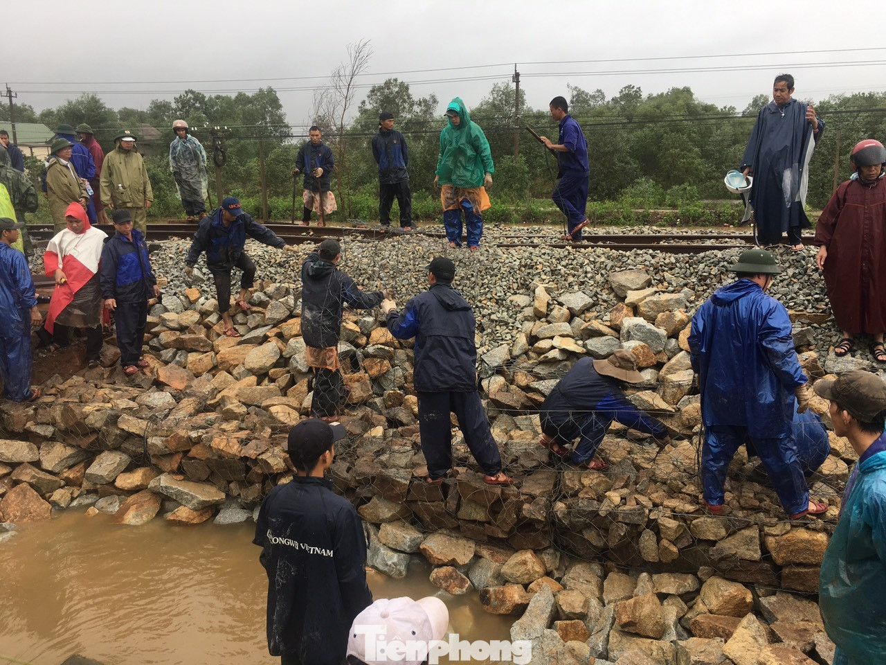 Đường sắt Bắc Nam thông trở lại sau sự cố trật bánh, đứt toa ở Quảng Trị ảnh 1