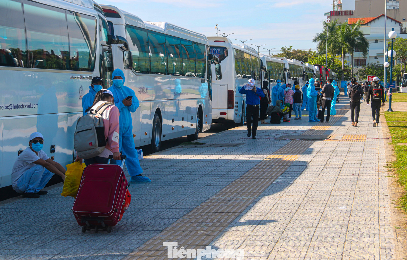 Hơn 700 người dân Quảng Ngãi mắc kẹt ở tâm dịch Đà Nẵng được 'giải cứu' ảnh 10