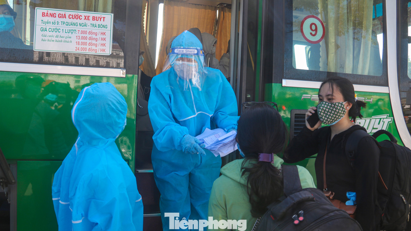 Hơn 700 người dân Quảng Ngãi mắc kẹt ở tâm dịch Đà Nẵng được 'giải cứu' ảnh 7