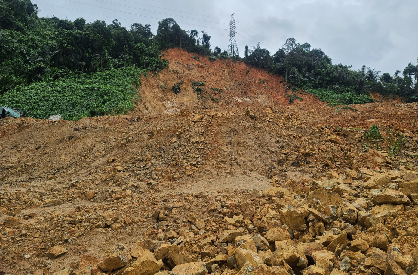 Tìm thấy thêm thi thể nạn nhân ở khu vực sạt lở thủy điện Rào Trăng 3 ảnh 2