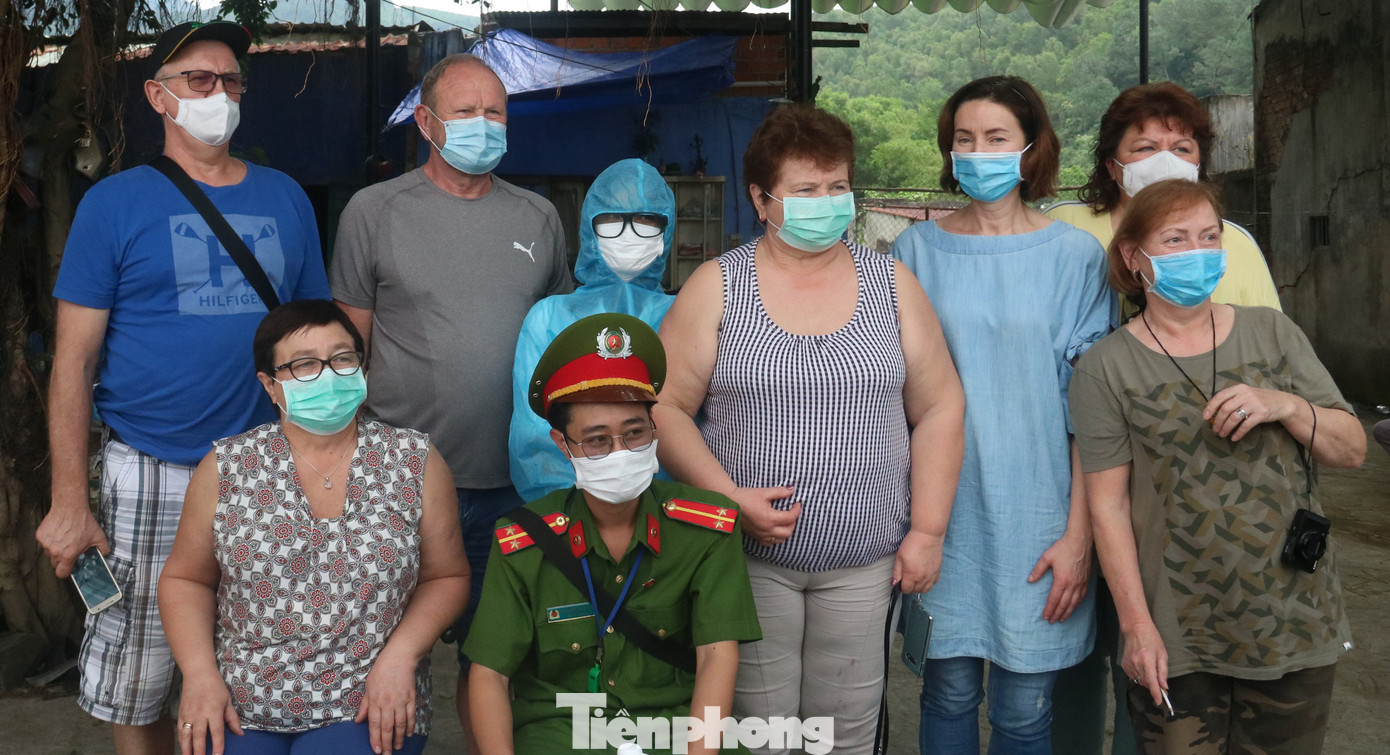 Cận cảnh quy trình kiểm tra, giám sát y tế ở cửa ngõ thành phố Đà Nẵng ảnh 14