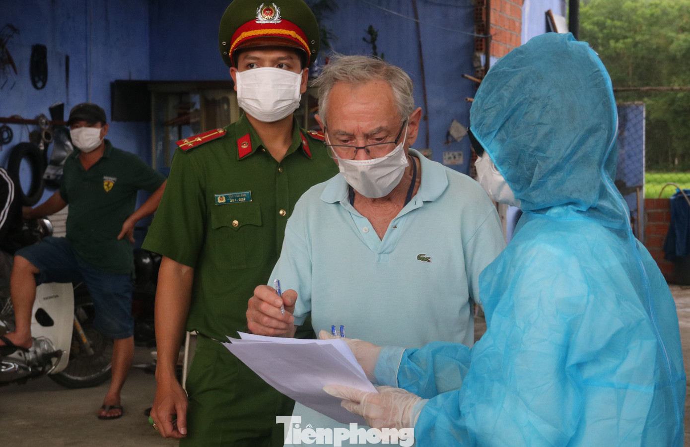 Cận cảnh quy trình kiểm tra, giám sát y tế ở cửa ngõ thành phố Đà Nẵng ảnh 11