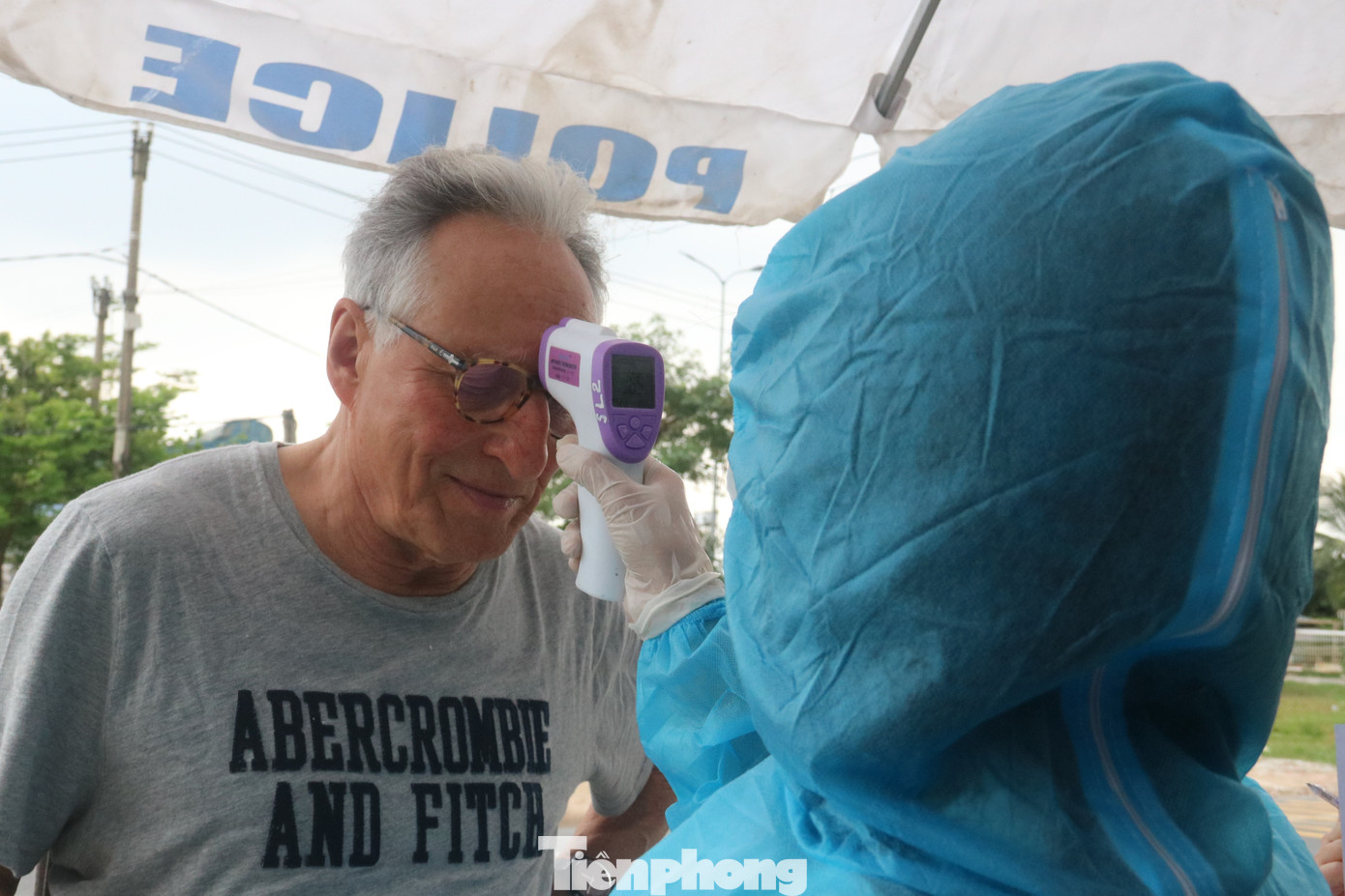 Cận cảnh quy trình kiểm tra, giám sát y tế ở cửa ngõ thành phố Đà Nẵng ảnh 6