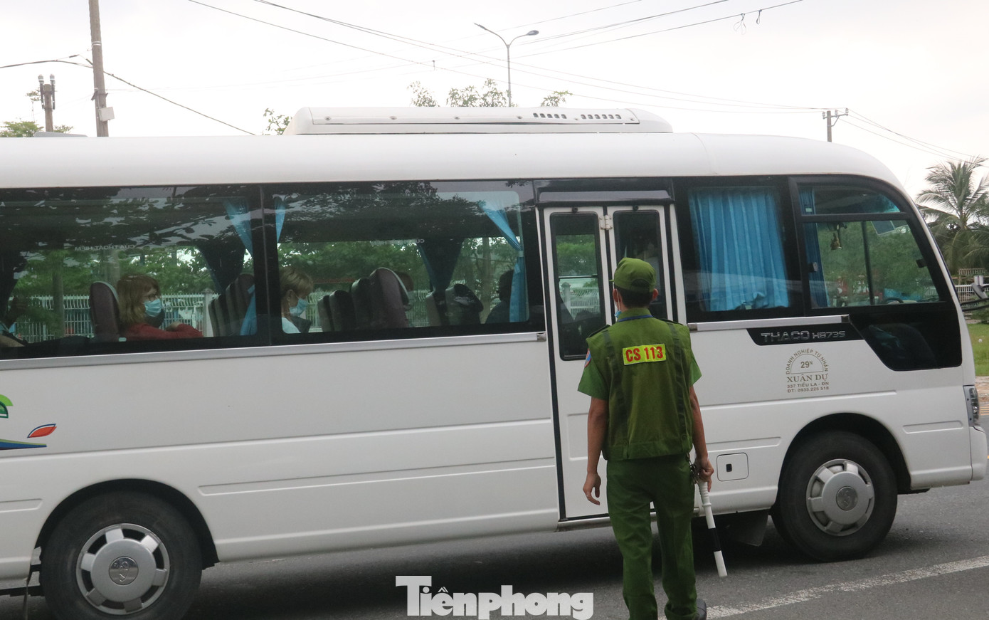 Cận cảnh quy trình kiểm tra, giám sát y tế ở cửa ngõ thành phố Đà Nẵng ảnh 1