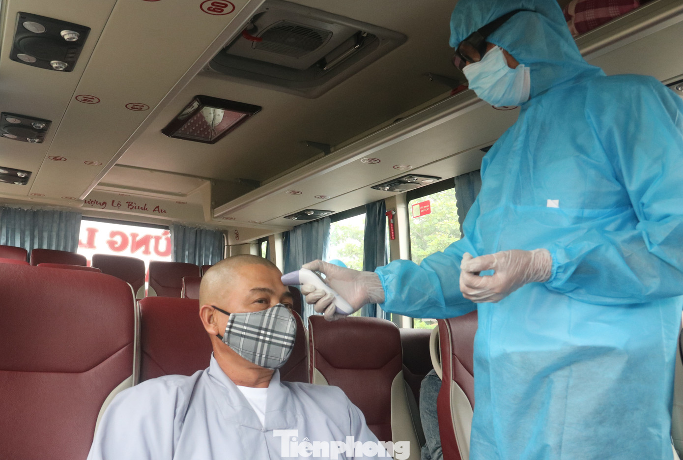 Cận cảnh quy trình kiểm tra, giám sát y tế ở cửa ngõ thành phố Đà Nẵng ảnh 16