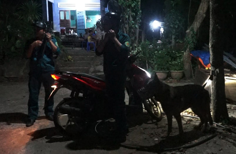 Xem lực lượng chức năng trắng đêm tổ chức vây bắt kẻ ‘vượt ngục’ lẩn trốn ở rừng Hải Vân ảnh 8