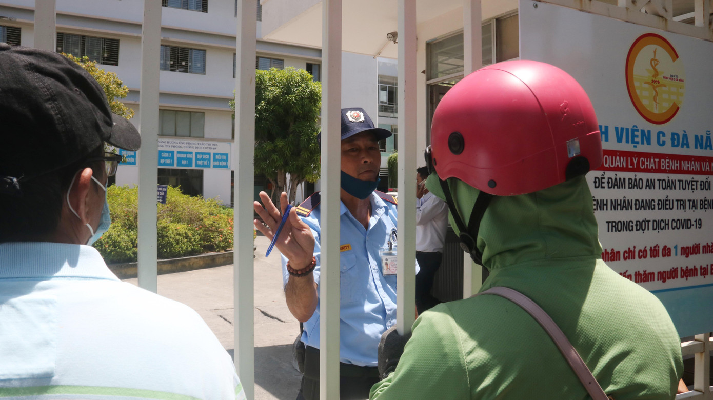 Phong tỏa Bệnh viện C Đà Nẵng: Gần 1000 người bên trong được lo ăn ở ra sao? ảnh 1