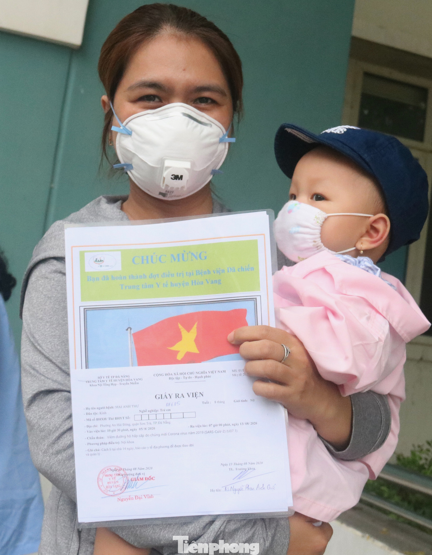 Nghẹn ngào giây phút bé 8 tháng tuổi ở Đà Nẵng chiến thắng COVID-19 về với gia đình ảnh 6
