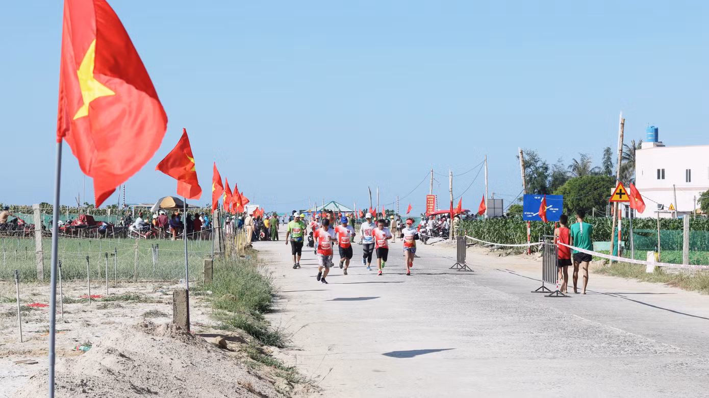 Tiền Phong Marathon 2020: Chạy dưới bóng cờ Tổ quốc ảnh 10