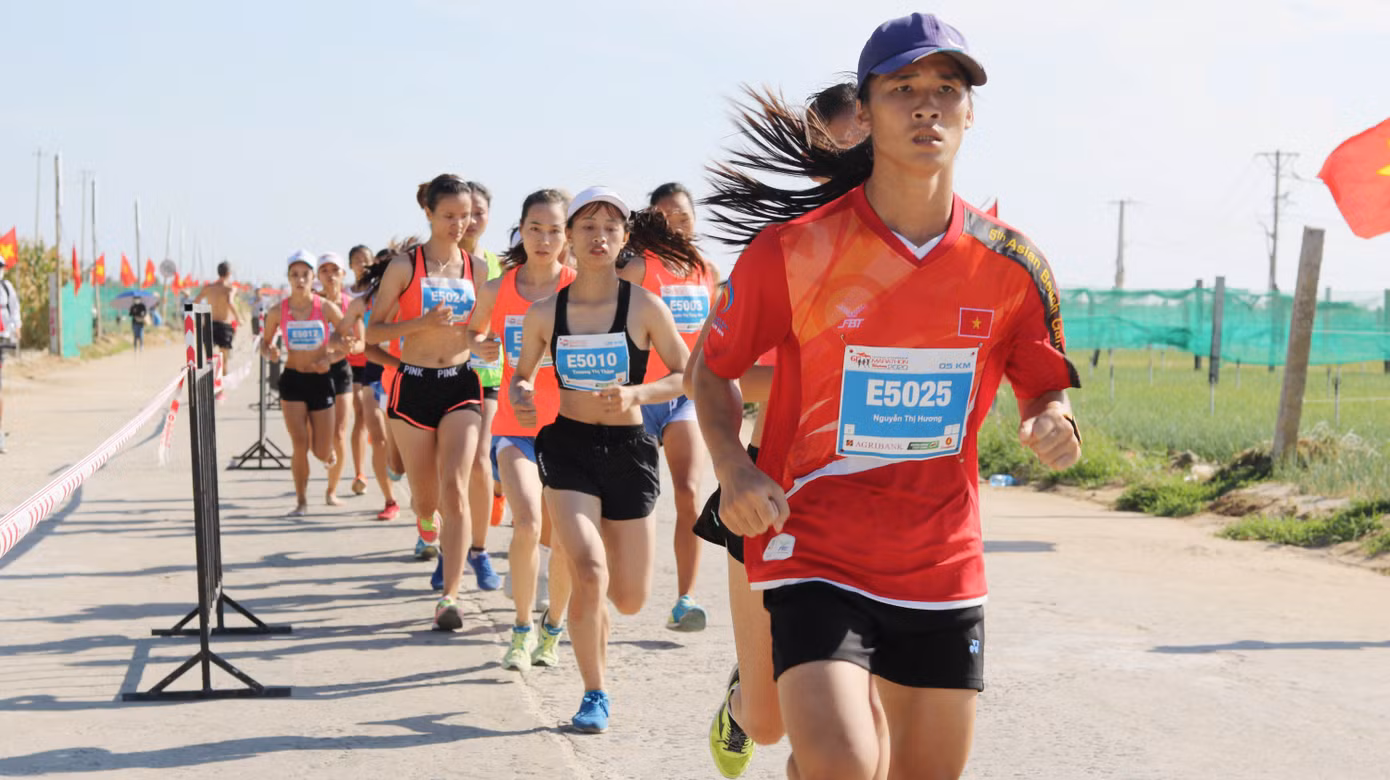 Tiền Phong Marathon 2020: Chạy dưới bóng cờ Tổ quốc ảnh 1