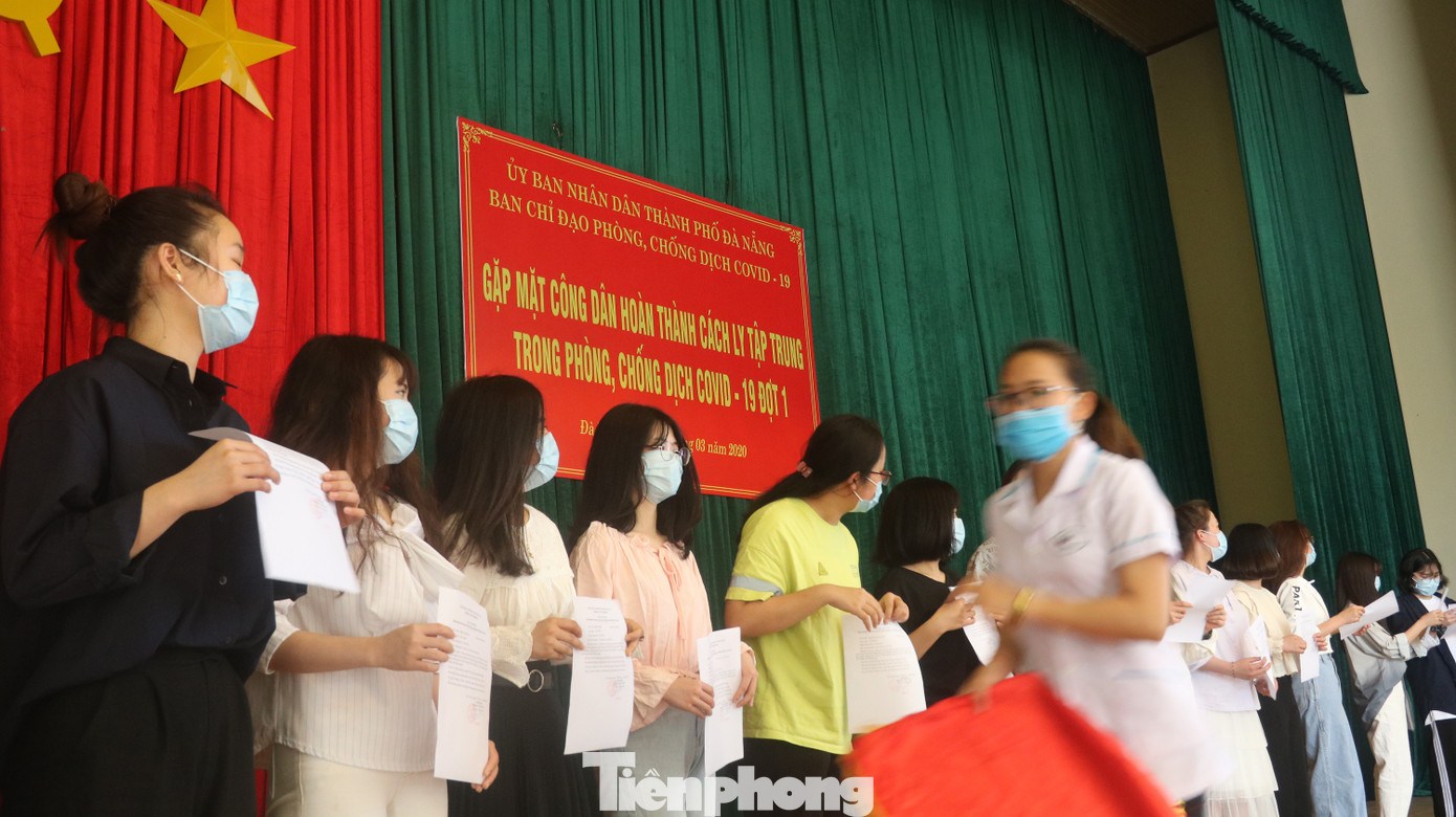 Niềm vui của 57 công dân sau 14 ngày cách ly ở doanh trại quân đội Đà Nẵng ảnh 12