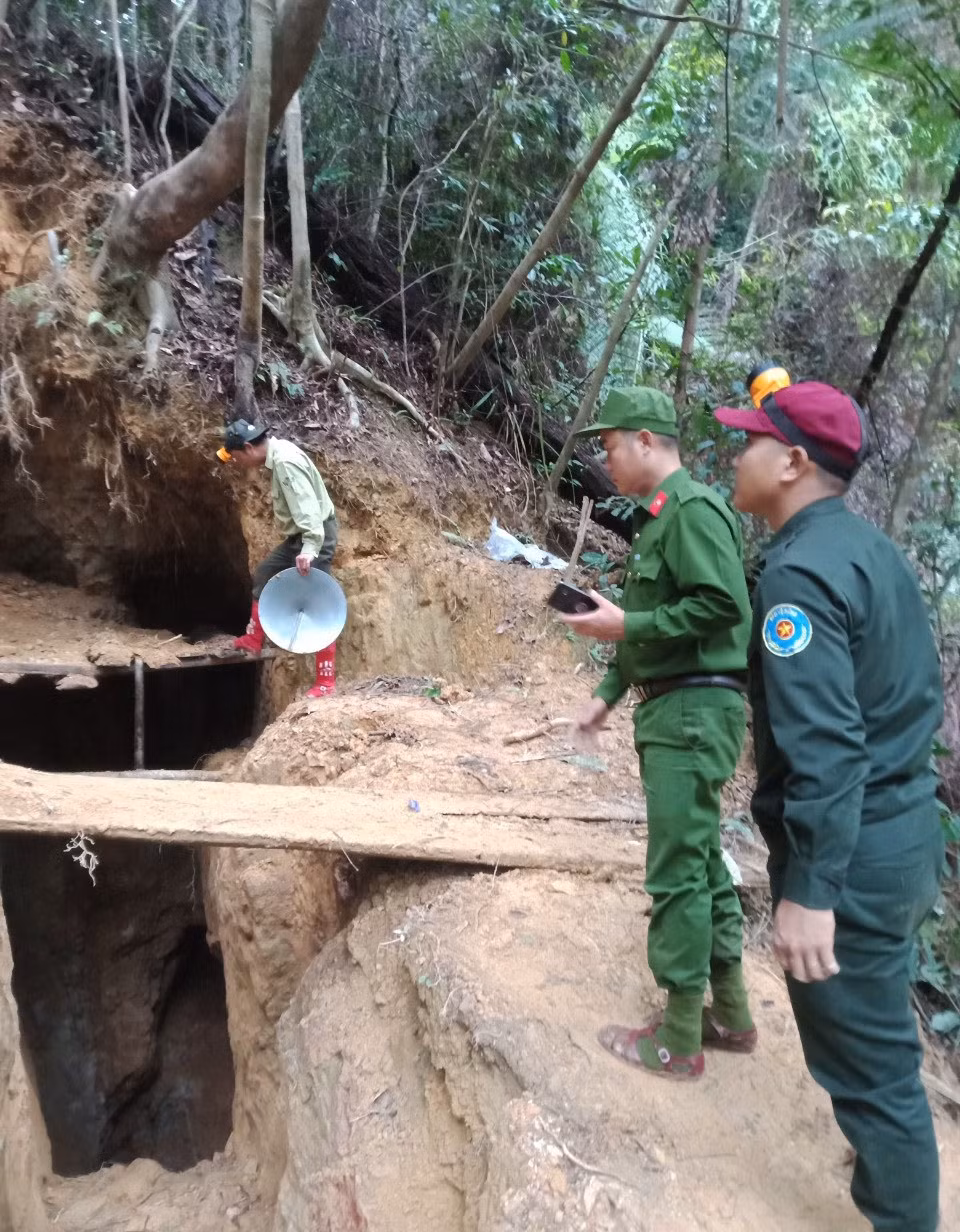 Đà Nẵng sẽ đánh sập các hầm khai thác vàng trái phép ảnh 1