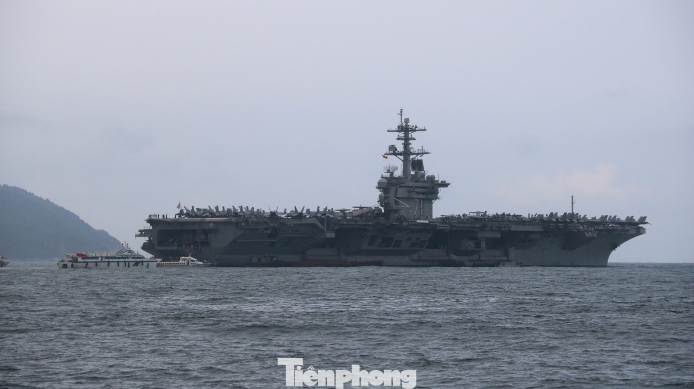 Hàng trăm phóng viên tiếc nuối vì chưa lên tàu sân bay USS Theodore Roosevelt ảnh 9