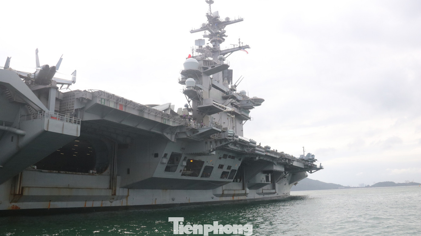 Hàng trăm phóng viên tiếc nuối vì chưa lên tàu sân bay USS Theodore Roosevelt ảnh 10