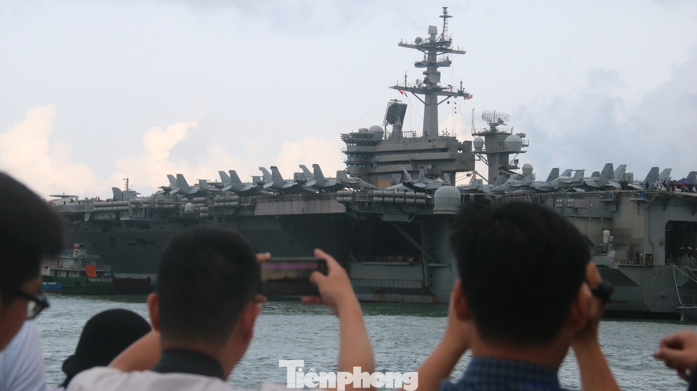 Hàng trăm phóng viên tiếc nuối vì chưa lên tàu sân bay USS Theodore Roosevelt ảnh 8