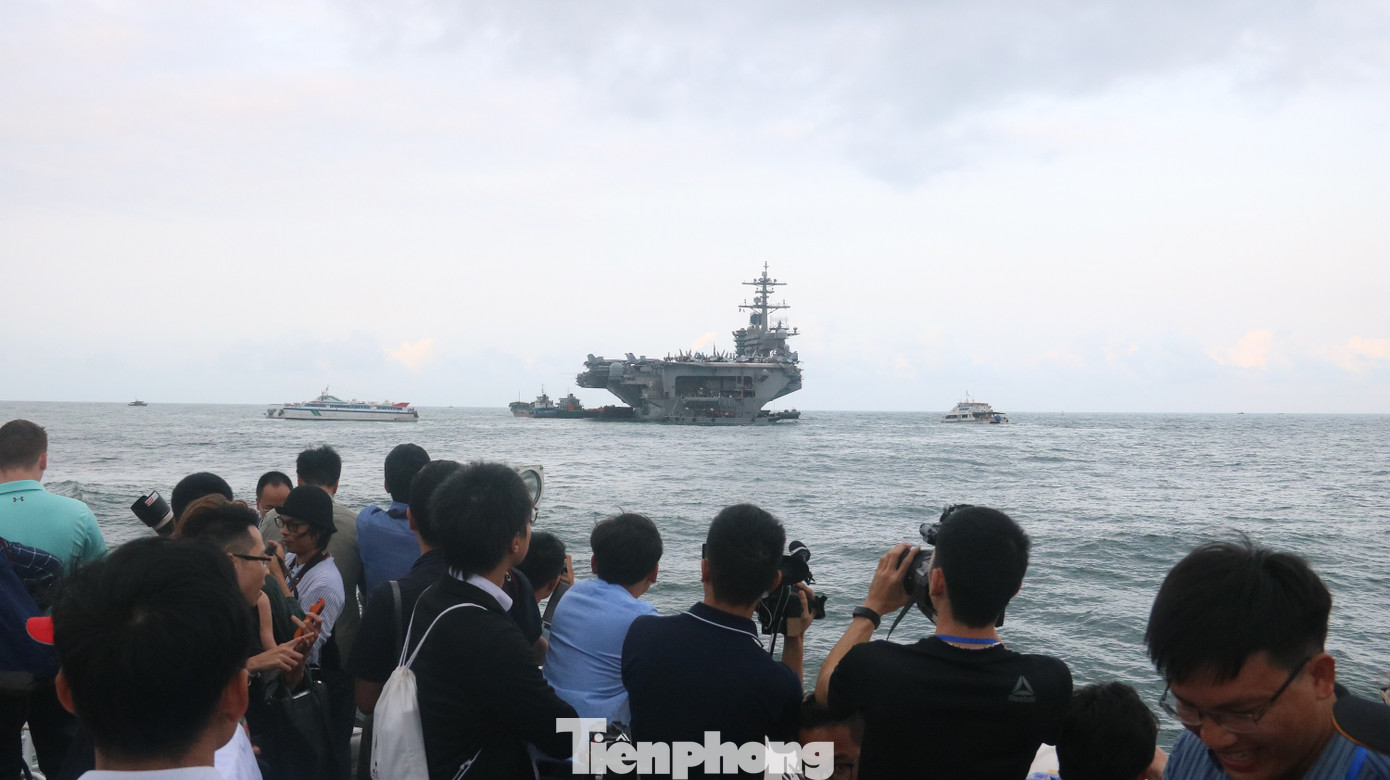 Hàng trăm phóng viên tiếc nuối vì chưa lên tàu sân bay USS Theodore Roosevelt ảnh 3