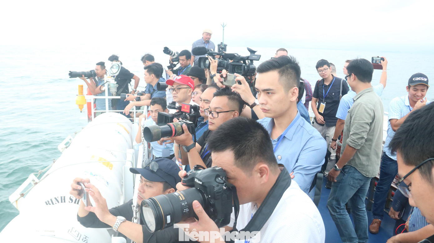 Hàng trăm phóng viên tiếc nuối vì chưa lên tàu sân bay USS Theodore Roosevelt ảnh 7