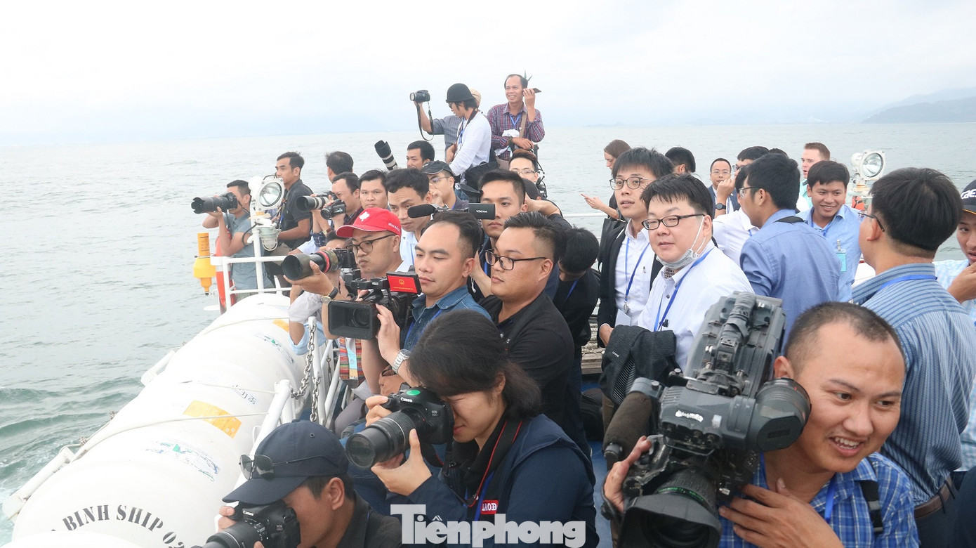 Hàng trăm phóng viên tiếc nuối vì chưa lên tàu sân bay USS Theodore Roosevelt ảnh 1