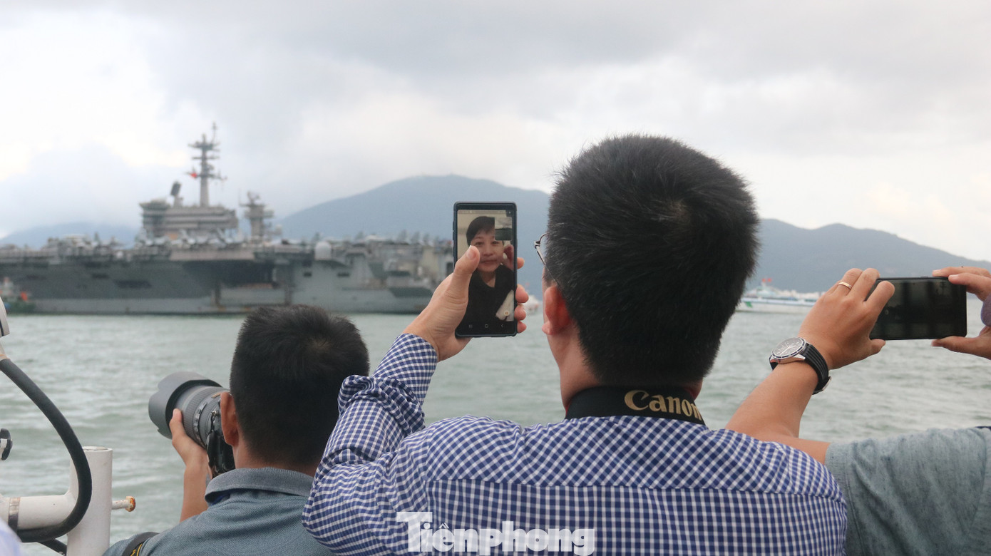 Hàng trăm phóng viên tiếc nuối vì chưa lên tàu sân bay USS Theodore Roosevelt ảnh 5