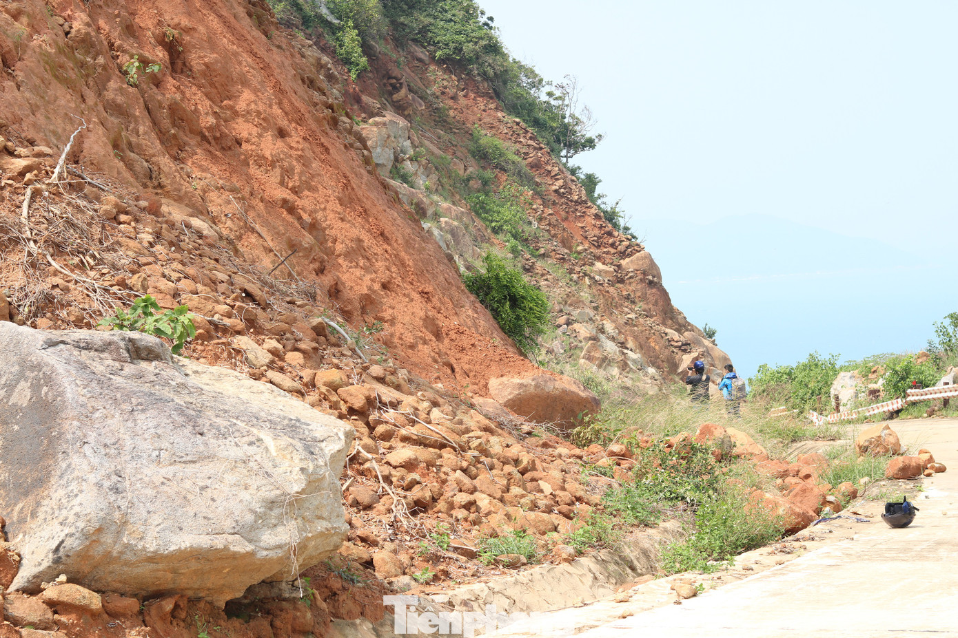 Bán đảo Sơn Trà sạt lở nghiêm trọng sau mưa bão, tiềm ẩn nguy hiểm ảnh 5