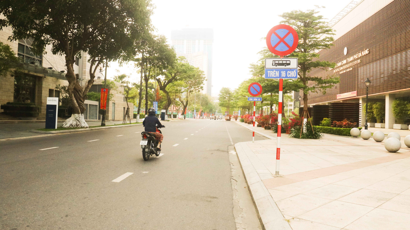Hàng loạt cửa hàng, quán xá ở Đà Nẵng đóng cửa thực hiện 'lệnh giới nghiêm' ảnh 7
