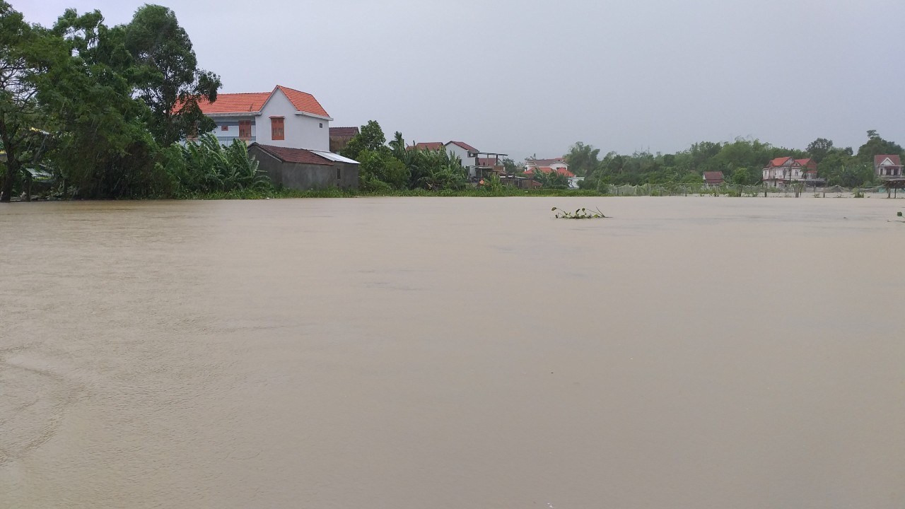 Bão chồng lũ, Đà Nẵng 4 người mất tích, nhiều khu vực tiếp tục ngập sâu ảnh 2
