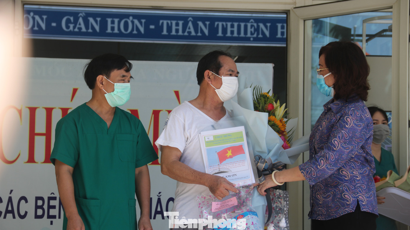 Sau 19 lần xét nghiệm, bệnh nhân cuối cùng tại tâm dịch Đà Nẵng chiến thắng COVID-19 ảnh 3