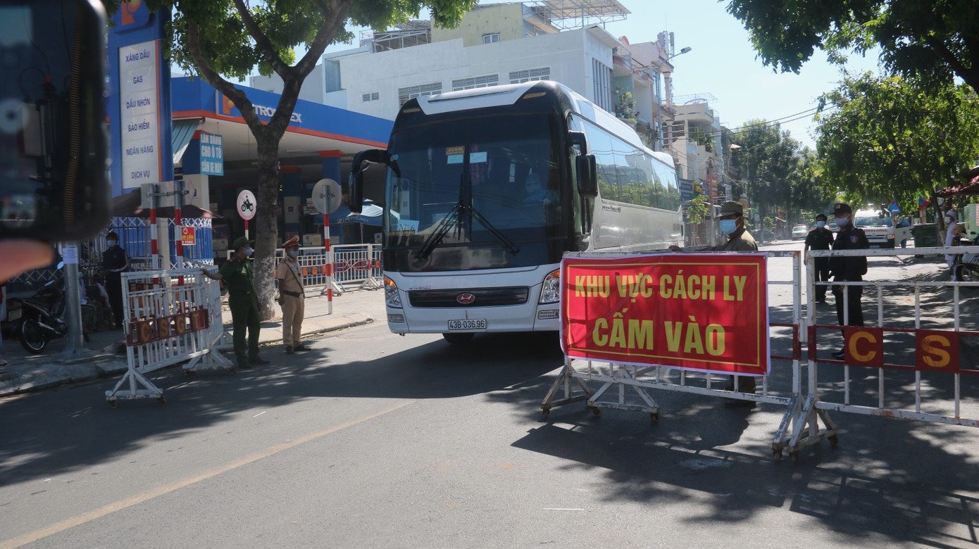 Gần 1.400 bệnh nhân cùng người nhà đang rời Bệnh viện Đà Nẵng ảnh 19