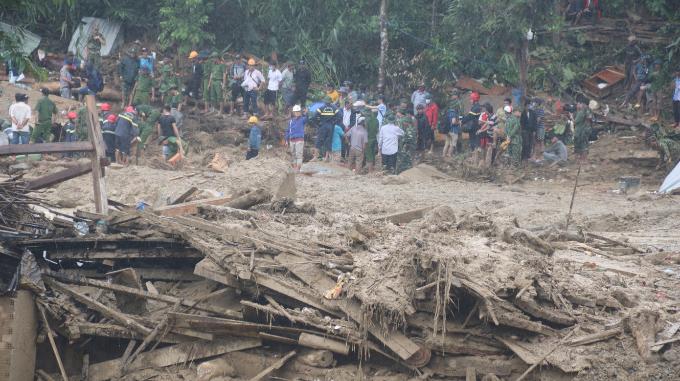 Chó nghiệp vụ xác định nhiều vị trí nghi ngờ có thi thể mất tích ở Trà Leng ảnh 5