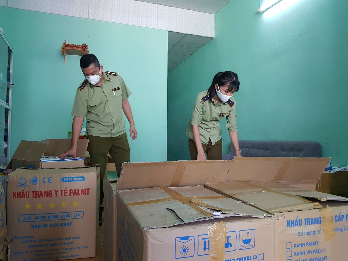 Giữa tâm dịch COVID-19, Đà Nẵng liên tiếp phát hiện khẩu trang không rõ nguồn gốc ảnh 1