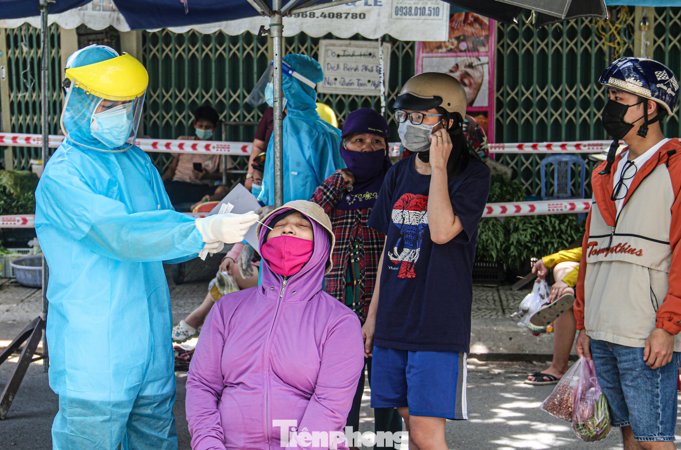 Đà Nẵng: Đổ quân ra chợ 'truy bắt' COVID-19 ảnh 8