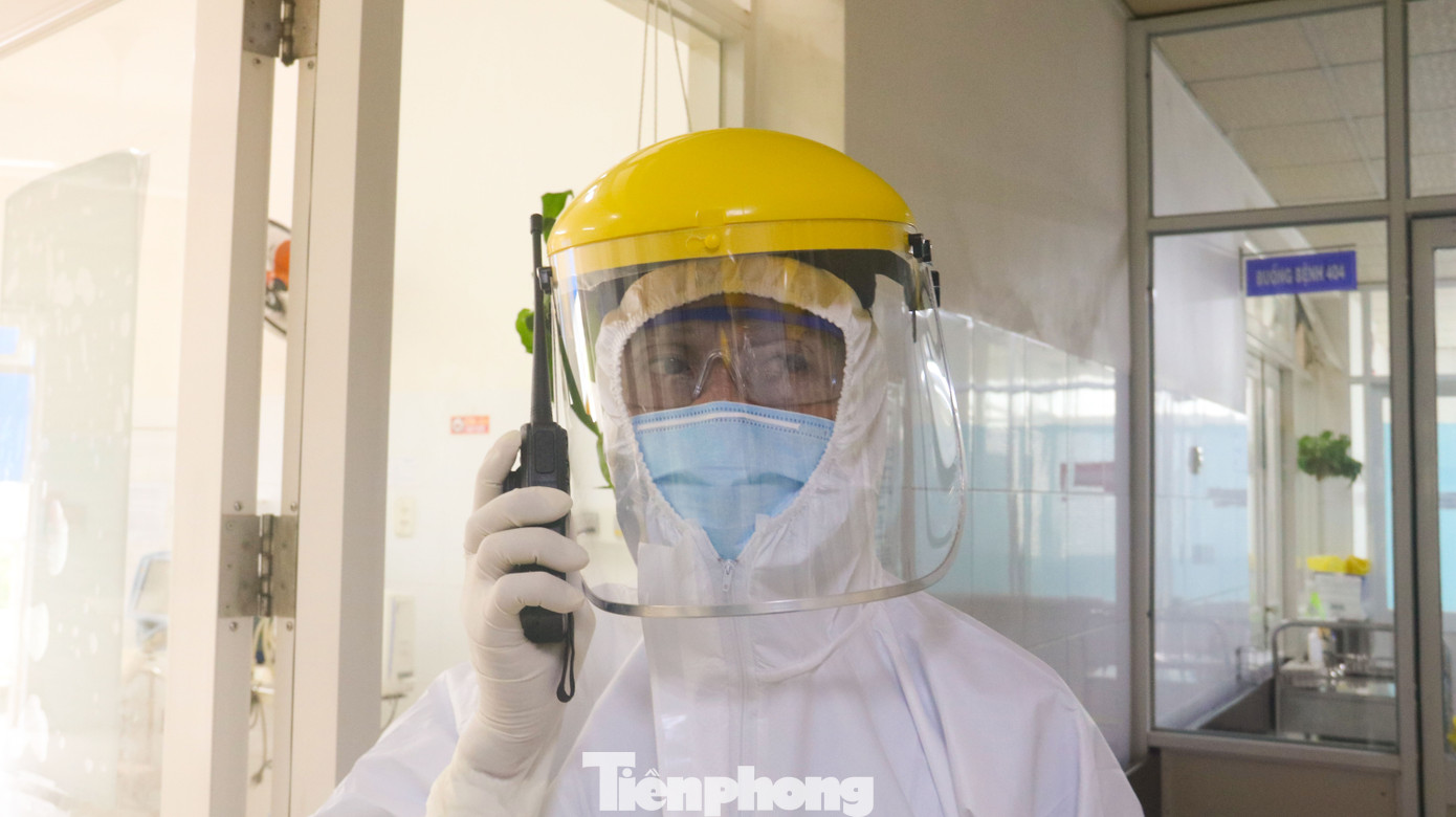 Vào bệnh viện Đà Nẵng xem bác sĩ chăm sóc bệnh nhân COVID-19 ảnh 11