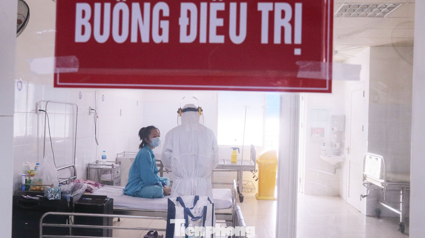 Vào bệnh viện Đà Nẵng xem bác sĩ chăm sóc bệnh nhân COVID-19 ảnh 5