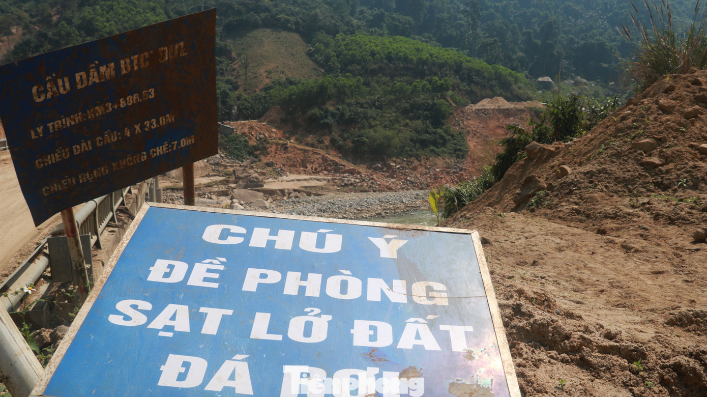 4 người còn mất tích, vùng núi lở Phước Sơn vẫn chồng chất khó khăn ảnh 1