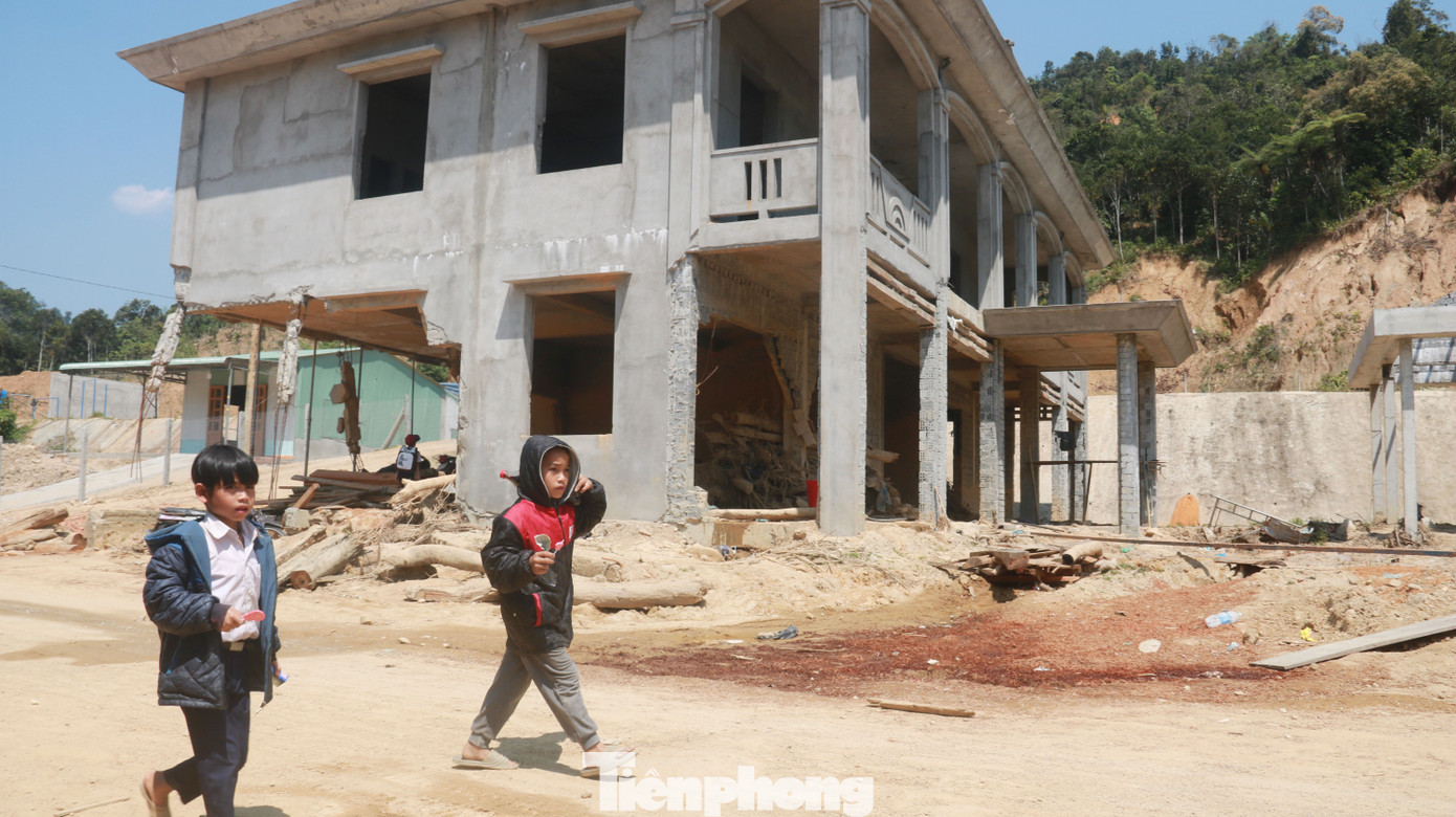 4 người còn mất tích, vùng núi lở Phước Sơn vẫn chồng chất khó khăn ảnh 9