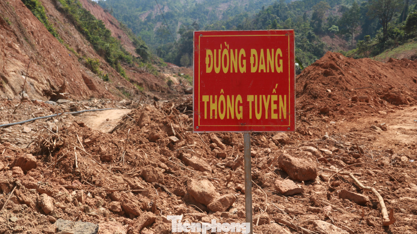 4 người còn mất tích, vùng núi lở Phước Sơn vẫn chồng chất khó khăn ảnh 2