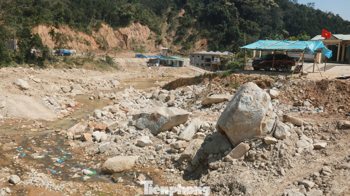 4 người còn mất tích, vùng núi lở Phước Sơn vẫn chồng chất khó khăn ảnh 10